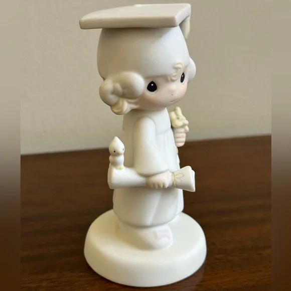 🌞 4/$20 Sale🌞Precious Moments 🎓 Girl Figurine (1980) - Picture 2 of 7